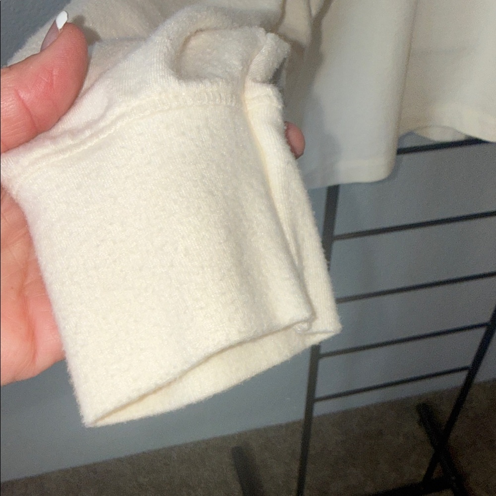 Abercrombie & Fitch Women’s  Cream Lounge Top - Picture 5 of 8